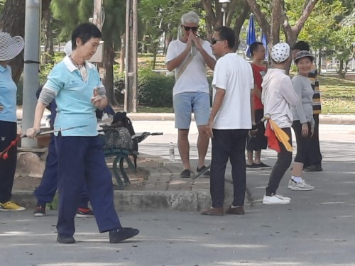 A t'aichi practice group in Lumphini Park