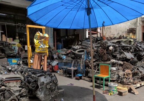 A scene in the second hand auto parts streets of Patumwan.