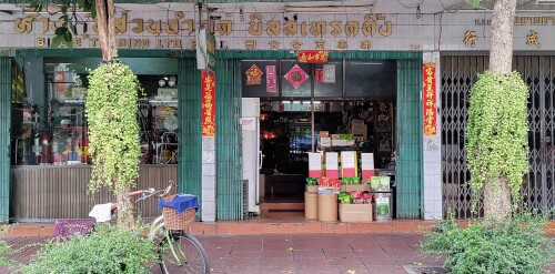 In Yaowarat, the largest Chinatown in the world and a street photography paradise.